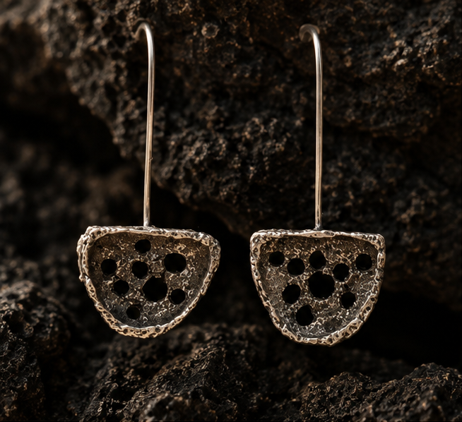 HUEYOS sculptural Silver 950 drop earrings, handmade in Amsterdam by Tulipa