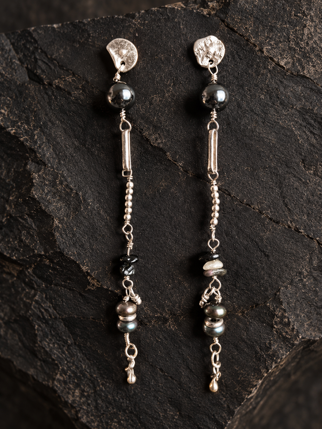 ISIDOS earrings in 950 silver with hematite, quartz and obsidian